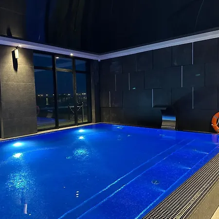 Baltic Infinity 413 - & Pool Access *