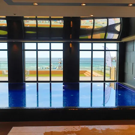 Baltic Infinity 413 - & Pool Access *